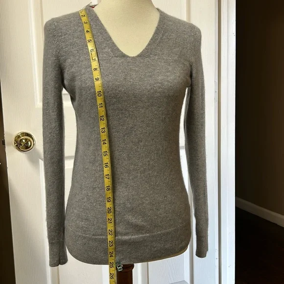 Talbots 100% Heathered Gray Cashmere V-Neck Sweater Size Small - Picture 4 of 7